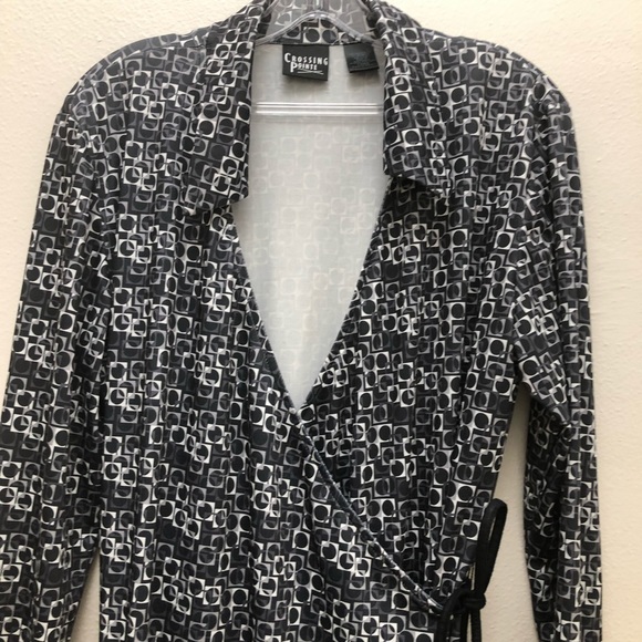 Crossing Pointe W Size 12MS Black/White/Gray Geometric Long Sleeve Wrap Dress - Picture 3 of 13
